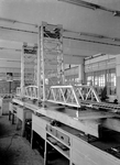 834817 Afbeelding van het model van de spoorweghefbrug over de Koningshaven te Rotterdam in de Technische School te ...